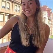 Soy profesora de Educación Primaria con un nivel avanzado de inglés.